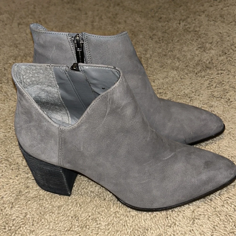 Authentic Leather Vince Camuto Block heeled booties